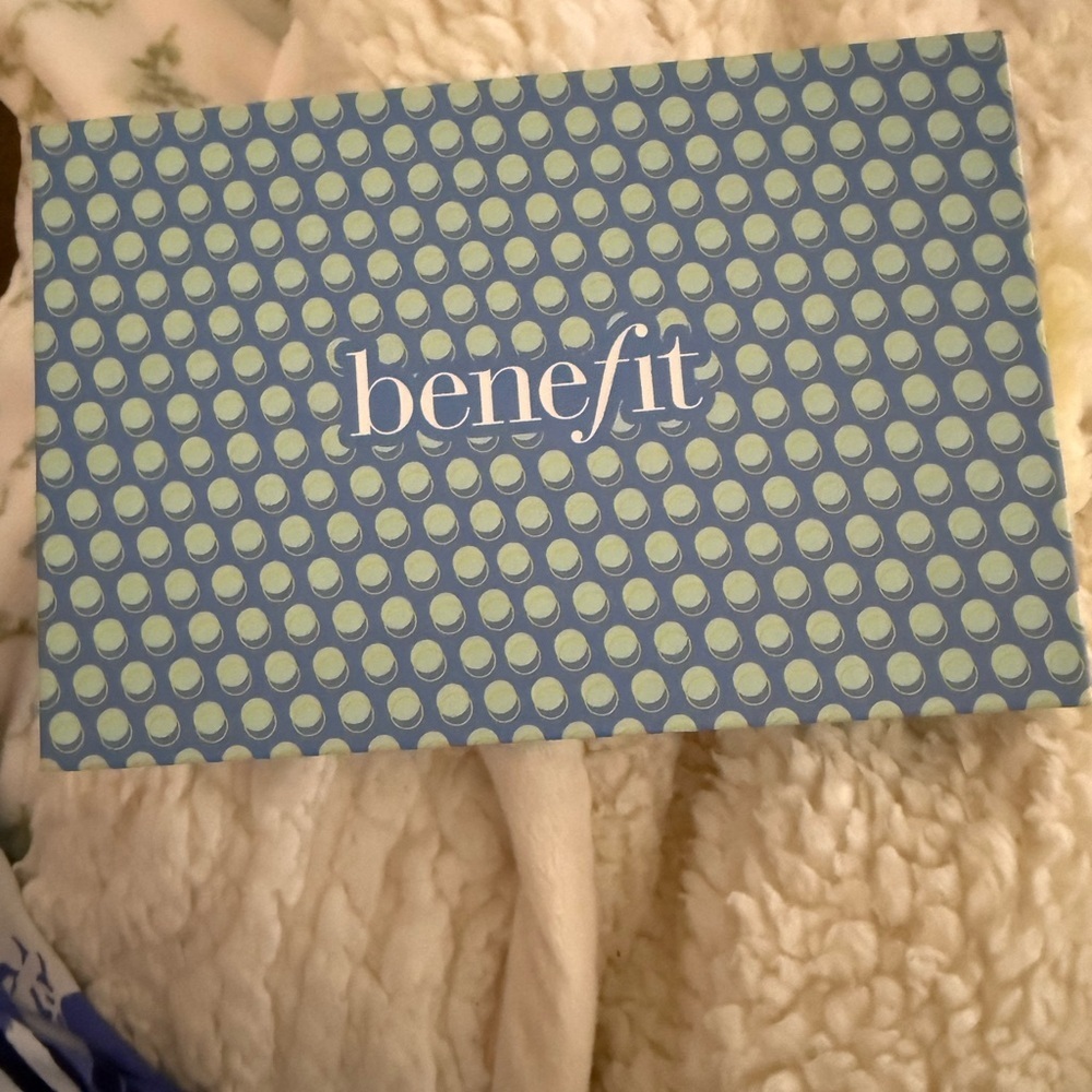 Benefit Depuff ‘N Chill Set New in Box - Picture 3 of 3